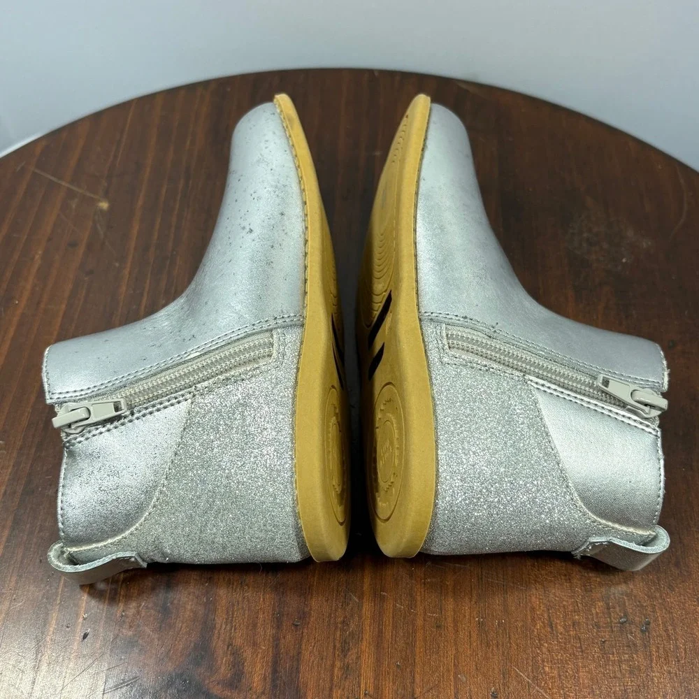 Livie & Luca‎ Wink Boots Girls Size 12 Silver Metallic Leather Ankle Booties